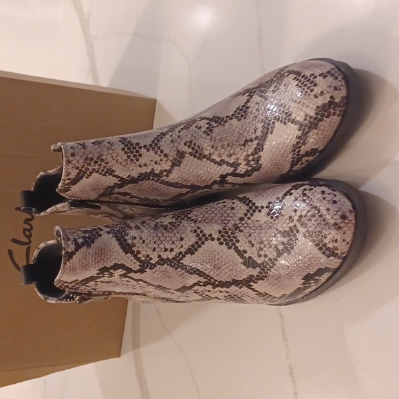 New Clarks Boots Size 9.5M Mila Sky Leather Ankle Snakeskin Zipper Gray Black - Picture 10 of 15